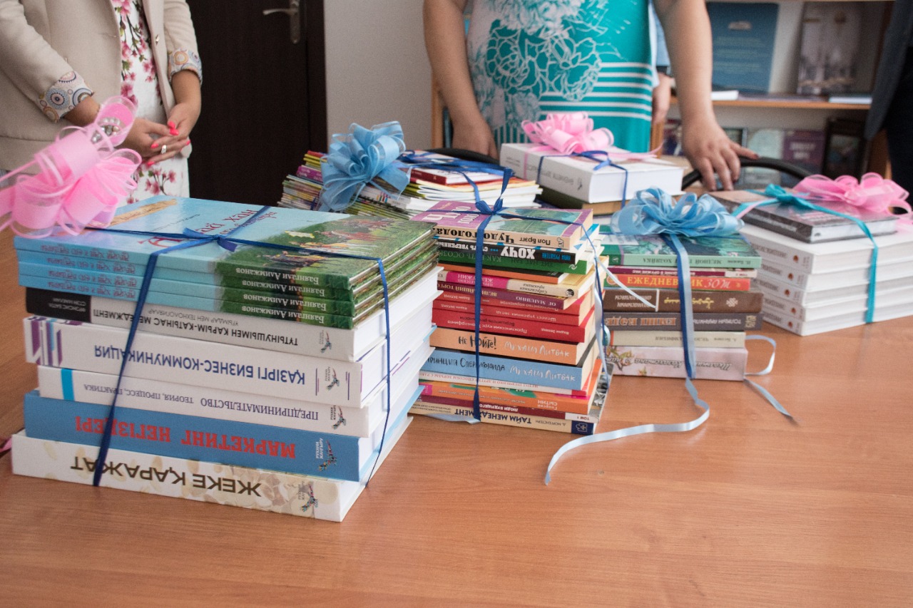 ҚҚДИ жоғары оқу орындары ректорларының Кеңесімен бірлесіп ауылдық кітапханаларға 1200-ден астам кітап табыстады