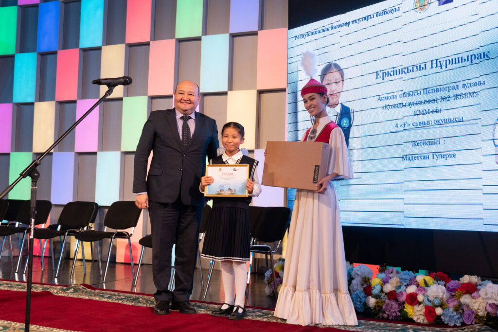 Астанада «Балалар әлемі» республикалық балалар оқулары байқауының жеңімпаздары анықталды